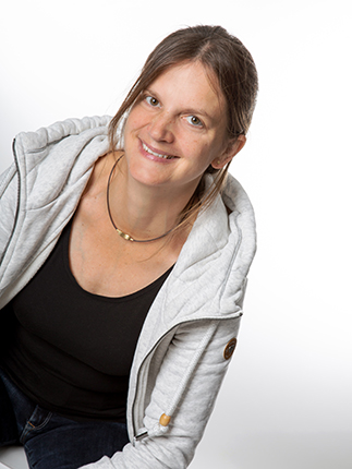 Die sympathische Diplom Psychologin und Kinder- und Jugendlichenpsychotherapeutin Anna Möller-Wolf lächelt uns an